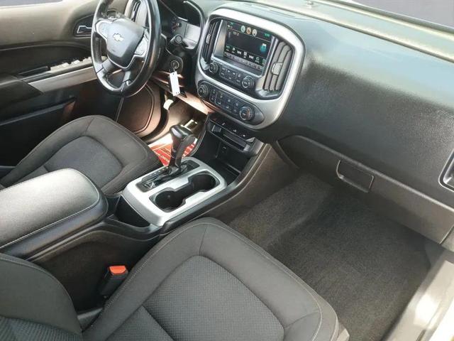 Photo of 2018 Summit White Chevrolet Colorado