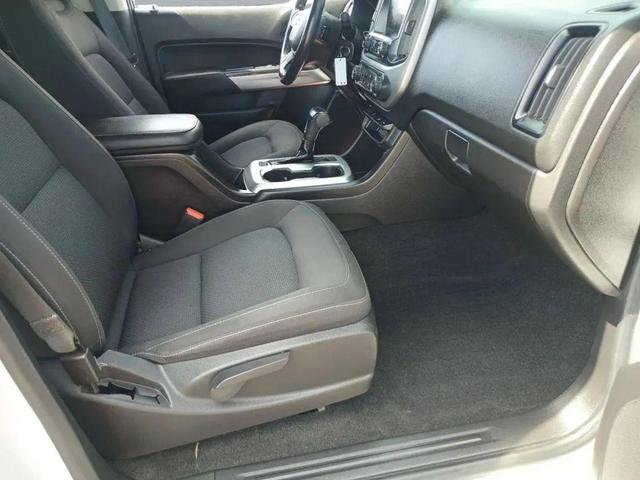 Photo of 2018 Summit White Chevrolet Colorado