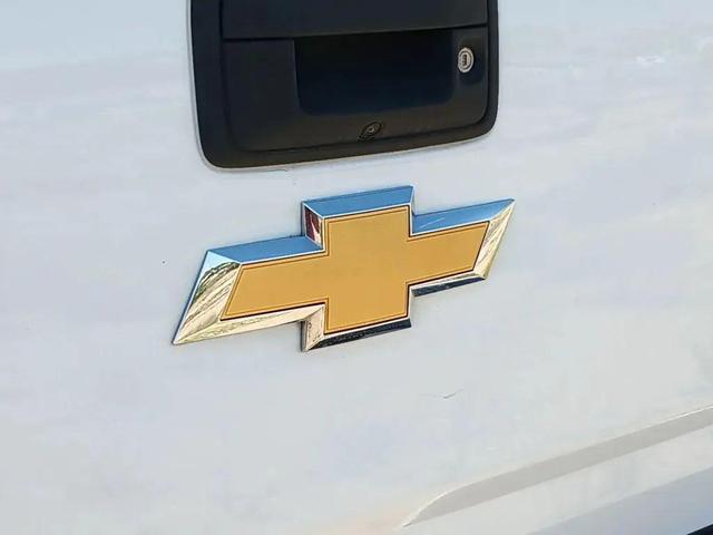 Photo of 2018 Summit White Chevrolet Colorado