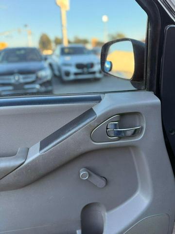 Photo of 2013 Super Black Nissan Frontier