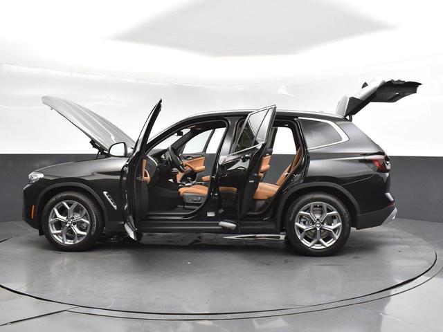 Photo of 2024 Black Sapphire Metallic BMW X3