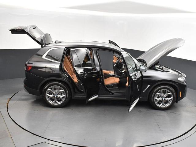 Photo of 2024 Black Sapphire Metallic BMW X3