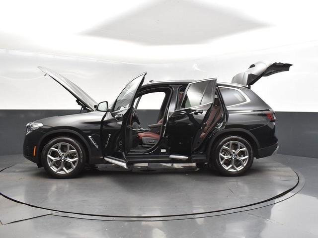 Photo of 2024 Black Sapphire Metallic BMW X3