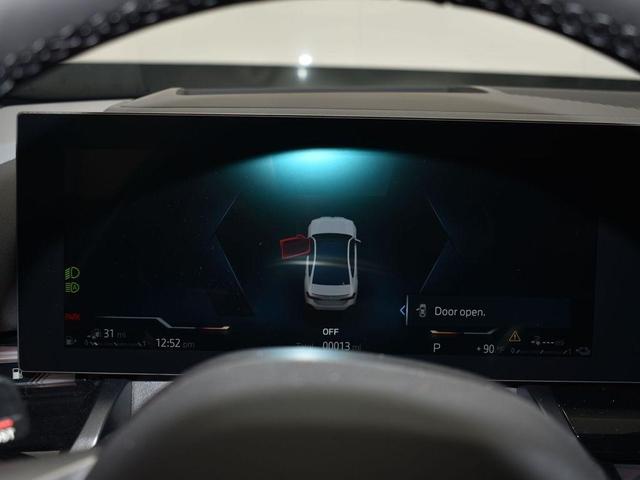 Photo of 2026 Mineral White Metallic BMW 550e