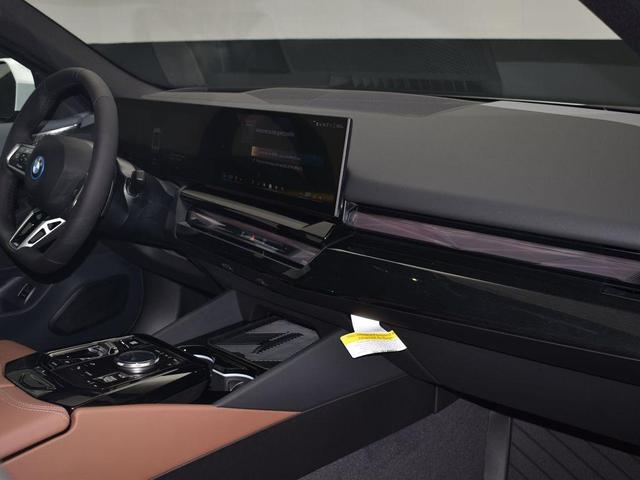 Photo of 2026 Mineral White Metallic BMW 550e