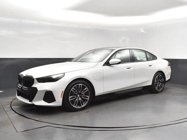 Photo of 2026 Mineral White Metallic BMW 550e