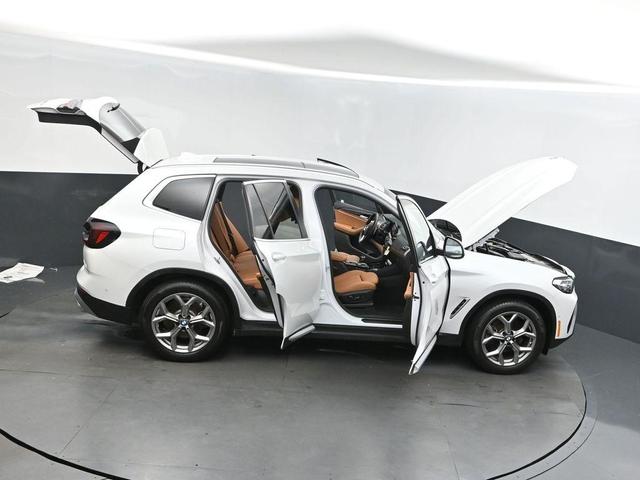 Photo of 2024 White Metallic BMW X3