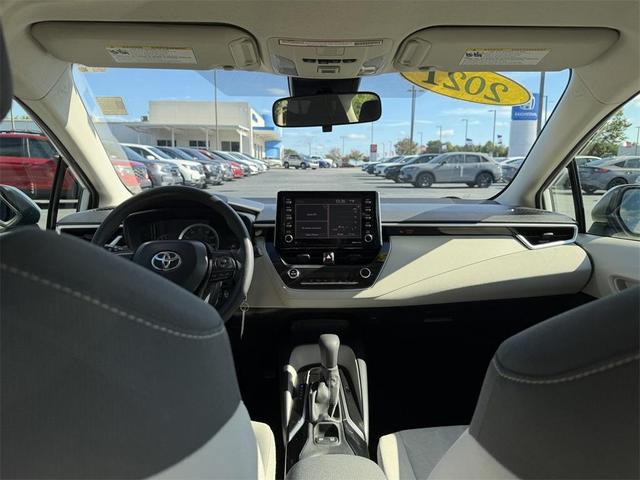 Photo of 2021 Super White Toyota Corolla