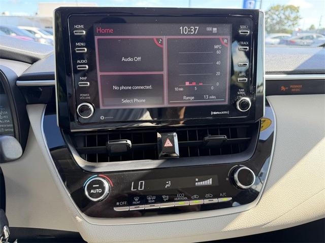 Photo of 2021 Super White Toyota Corolla