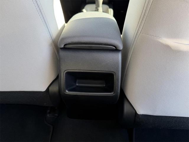 Photo of 2021 Super White Toyota Corolla