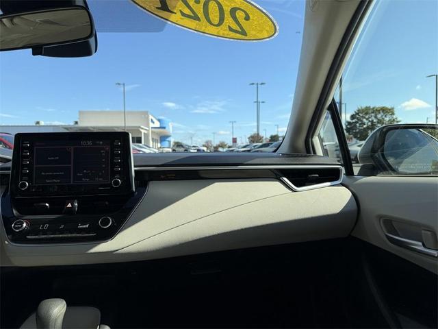 Photo of 2021 Super White Toyota Corolla