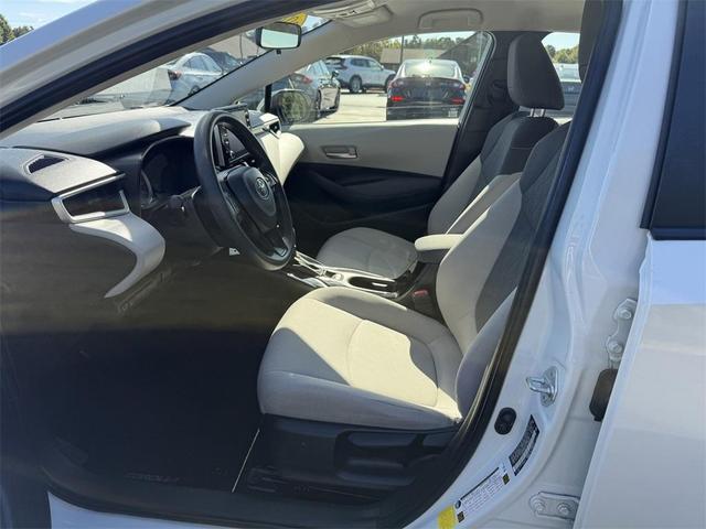 Photo of 2021 Super White Toyota Corolla