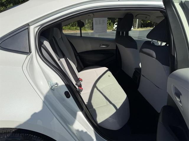 Photo of 2021 Super White Toyota Corolla