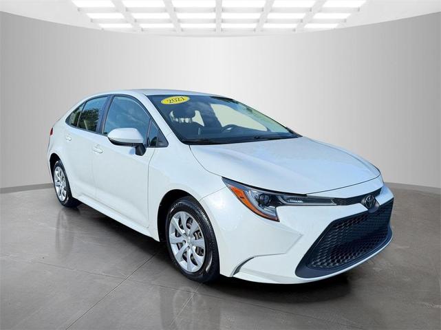 Photo of 2021 Super White Toyota Corolla