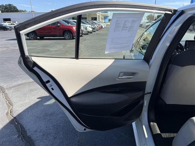 Photo of 2021 Super White Toyota Corolla