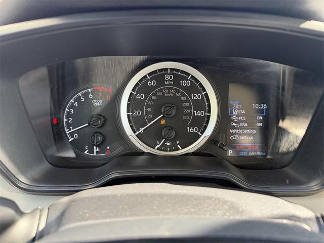 Photo of 2021 Super White Toyota Corolla
