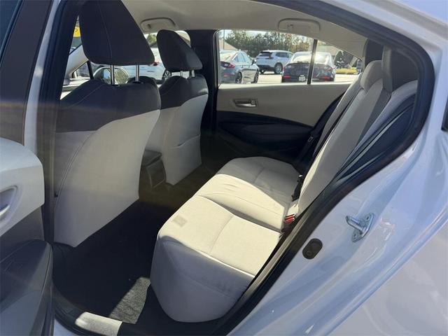Photo of 2021 Super White Toyota Corolla
