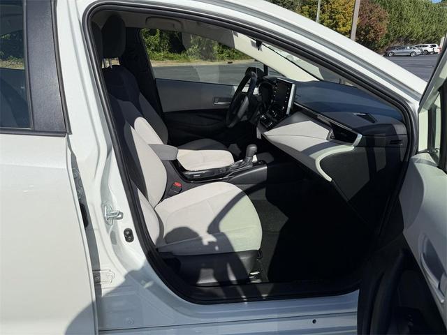Photo of 2021 Super White Toyota Corolla
