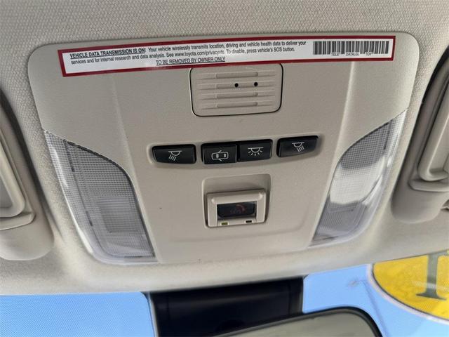 Photo of 2021 Super White Toyota Corolla