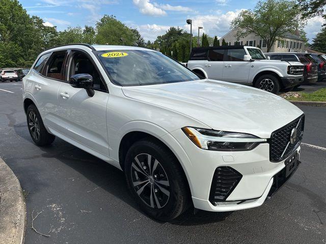 Photo of 2024 Crystal White Volvo XC60
