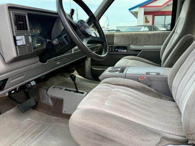 Photo of 1993 Silver Chevrolet 1500