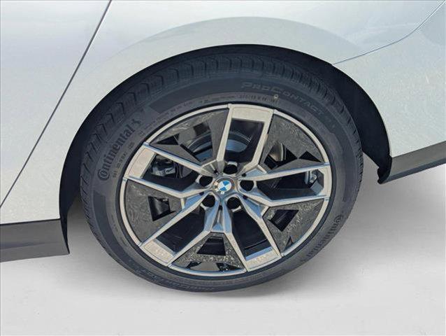 Photo of 2026 Alpine White BMW 530