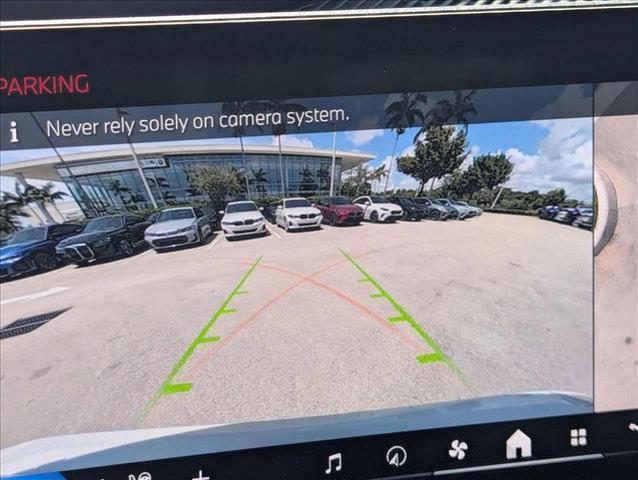 Photo of 2024 Alpine White BMW i7