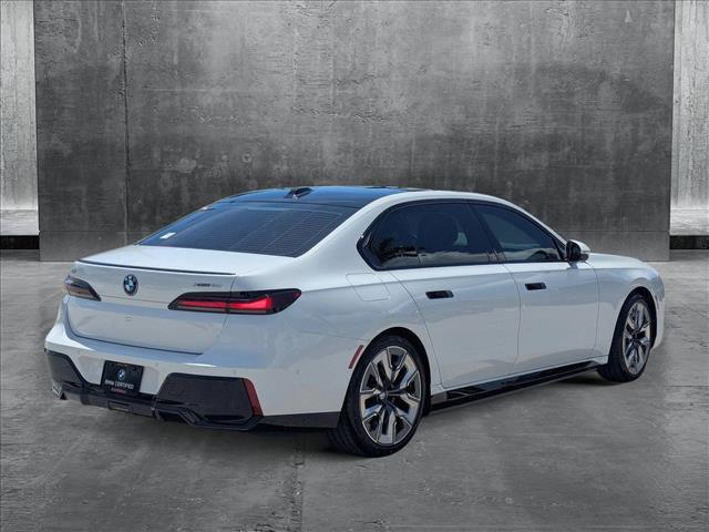Photo of 2024 Alpine White BMW i7