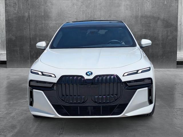 Photo of 2024 Alpine White BMW i7