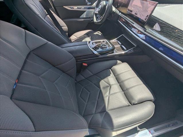 Photo of 2024 Alpine White BMW i7