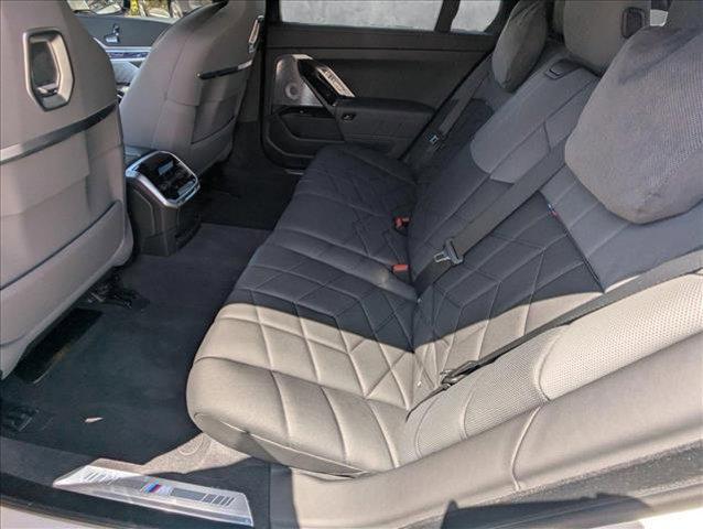Photo of 2024 Alpine White BMW i7