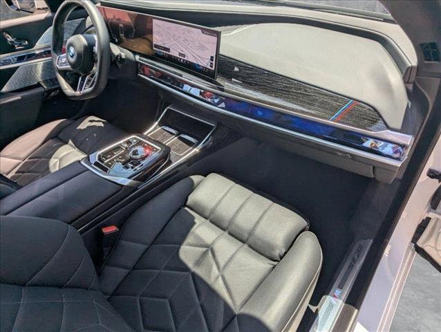 Photo of 2024 Alpine White BMW i7