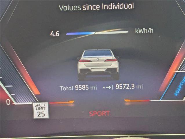 Photo of 2024 Alpine White BMW i7
