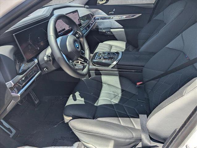 Photo of 2024 Alpine White BMW i7
