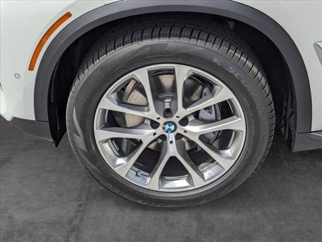 Photo of 2025 Mineral White Metallic BMW X5