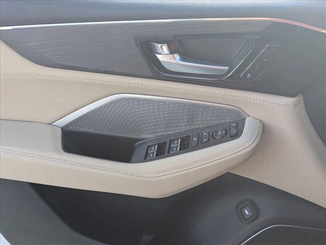 Photo of 2023 Platinum White Pearl Acura MDX