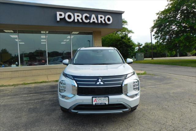 Photo of 2025 White Diamond Mitsubishi Outlander