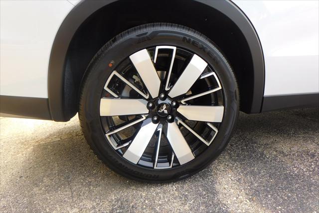Photo of 2025 White Diamond Mitsubishi Outlander