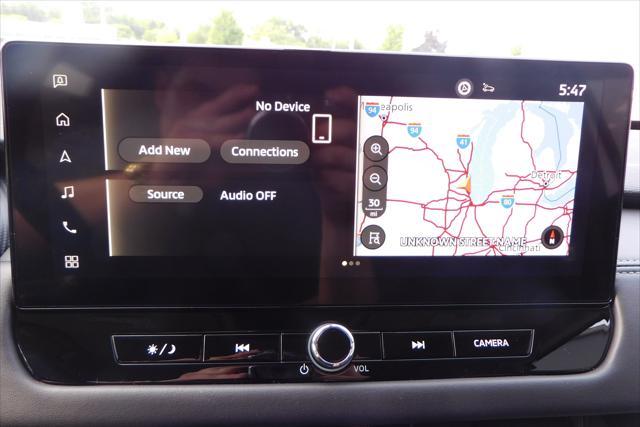 Photo of 2025 White Diamond Mitsubishi Outlander