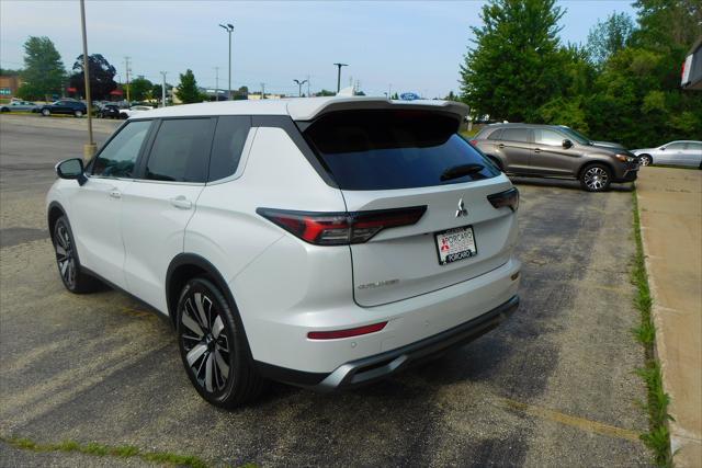 Photo of 2025 White Diamond Mitsubishi Outlander