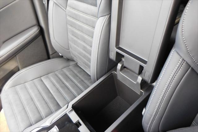Photo of 2025 White Diamond Mitsubishi Outlander