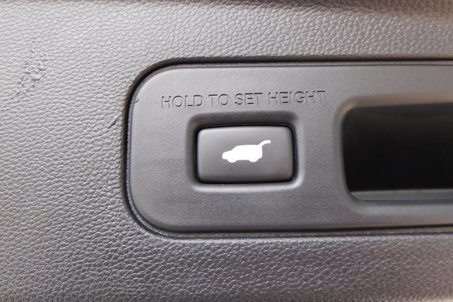 Photo of 2023 Platinum White Pearl Acura MDX