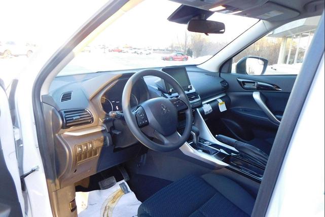 Photo of 2024 White Diamond Mitsubishi Eclipse Cross