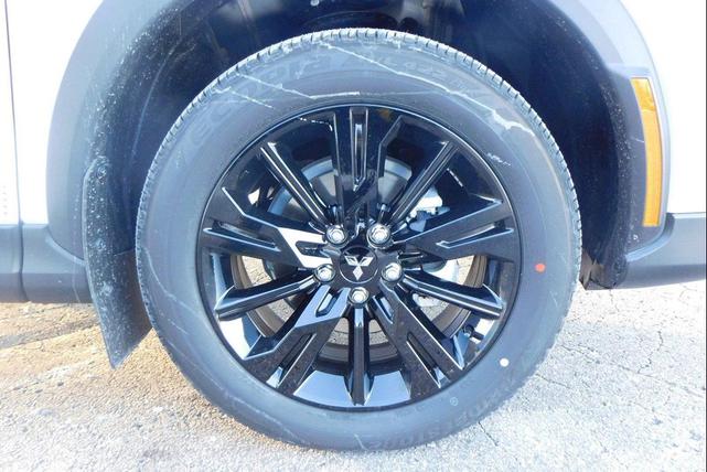 Photo of 2024 White Diamond Mitsubishi Eclipse Cross