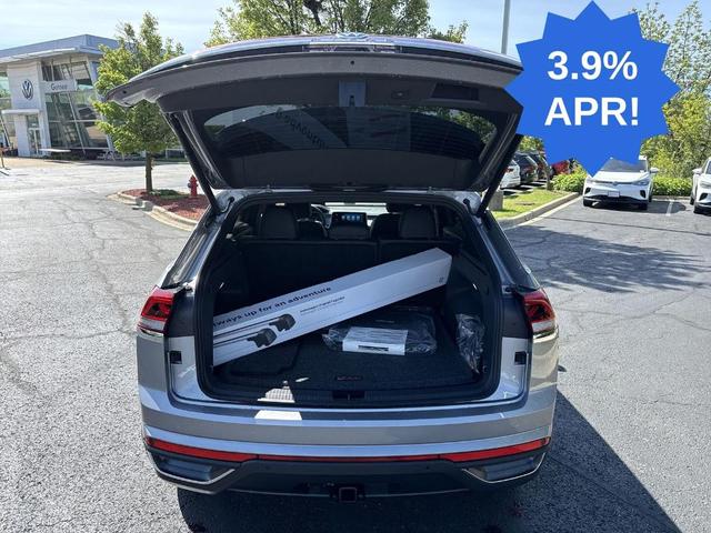 Photo of 2025 Silver Mist Metallic Volkswagen Atlas Cross Sport