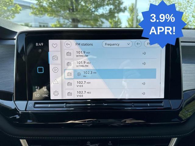 Photo of 2025 Silver Mist Metallic Volkswagen Atlas Cross Sport