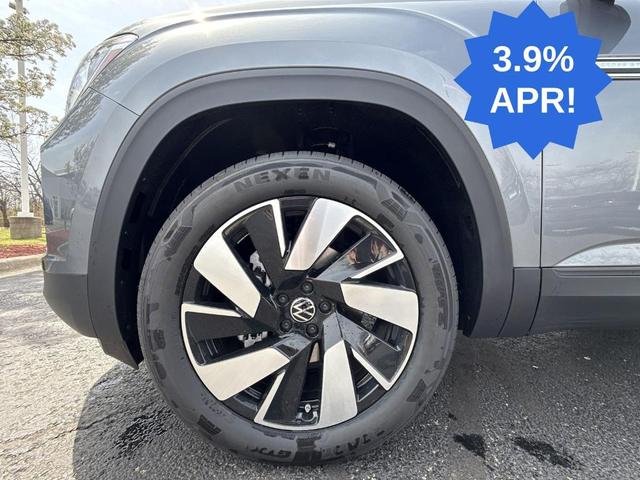 Photo of 2025 Platinum Gray Metallic Volkswagen Atlas Cross Sport