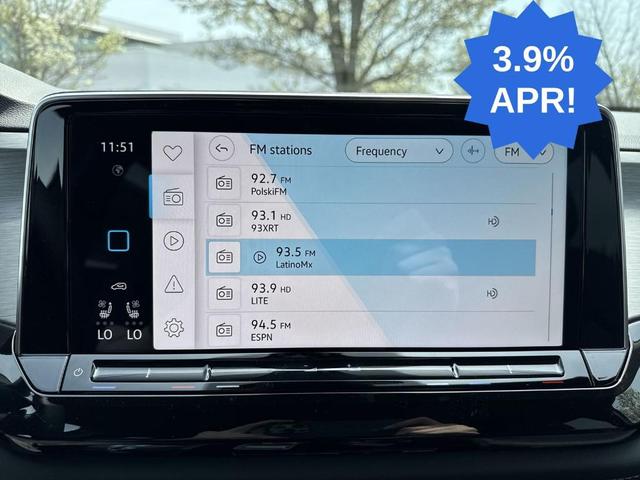 Photo of 2025 Platinum Gray Metallic Volkswagen Atlas Cross Sport