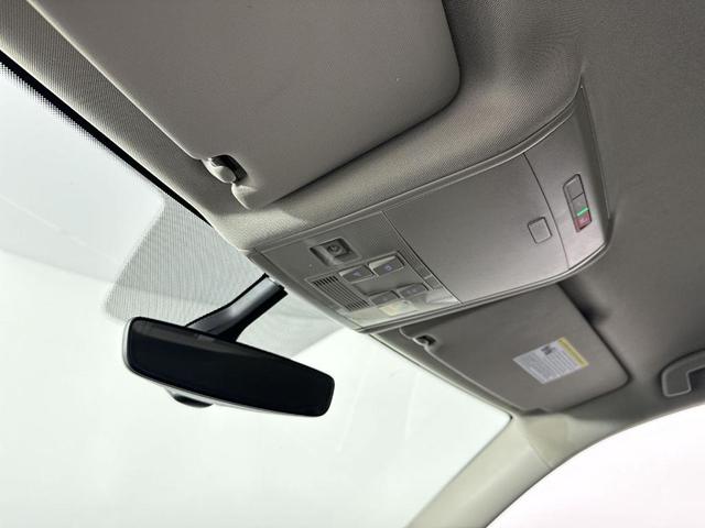 Photo of 2021 Pure White Volkswagen Atlas
