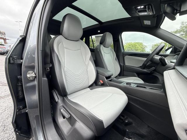 Photo of 2025 Platinum Gray Metallic Volkswagen Tiguan